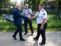 foto - předání pracovního prámu Pioner Multi III obvodnímu oddělení policie v Pohořelicích, pořízeno z daru JMK, hejtman Šimek 00