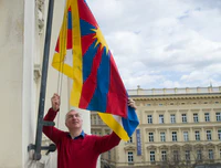 foto - Tibet, vyvěšení vlajky, krajský úřad JMK, výročí povstání 03.jpeg